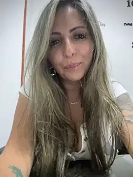  Abril-Office1 online show from December 5, 10:45 pm