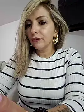  Abril-Office1 online show from February 4, 7:22 pm