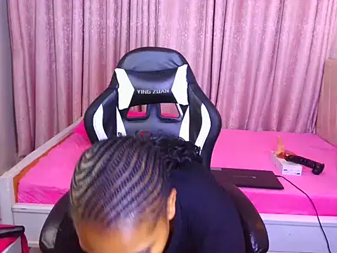 Snapshot of Pretty-shally chatting on February 26, 10:42 pm Pretty-shally online show from February 26, 10:42 pm