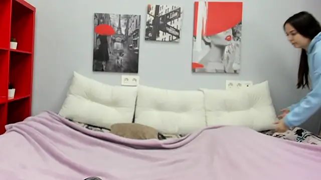 Tiny JuJu online show from October 22, 1:39 am