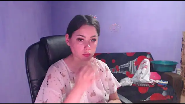LovelyJulliette online show from January 14, 5:01 pm