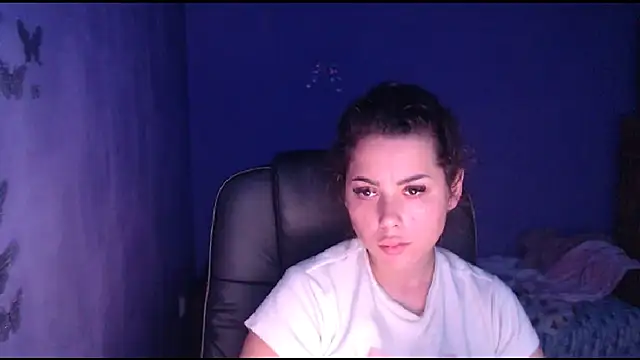 LovelyJulliette online show from January 21, 2:05 pm
