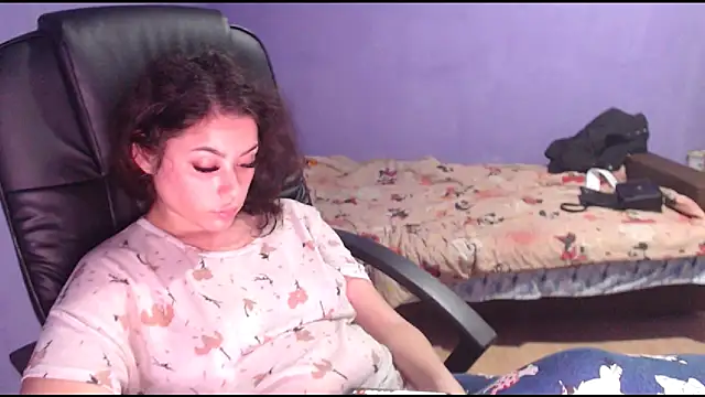 LovelyJulliette online show from January 24, 8:32 pm