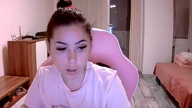 LovelyJulliette online show from October 6, 5:32 pm