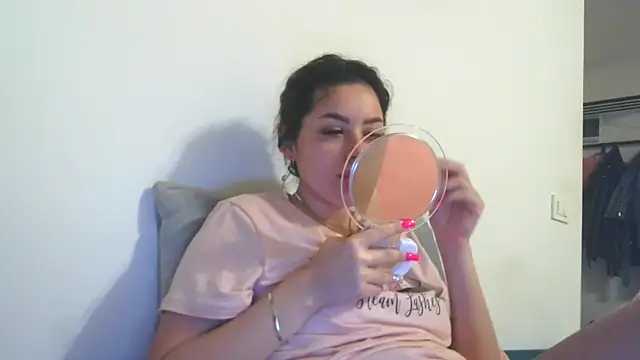 LovelyJulliette online show from November 29, 2:20 pm