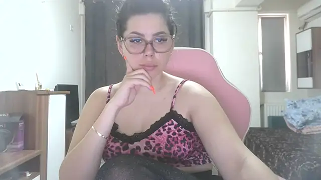 LovelyJulliette online show from June 7, 11:25 am
