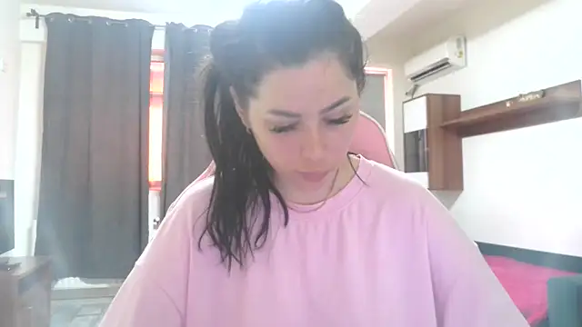 LovelyJulliette online show from June 17, 12:40 pm