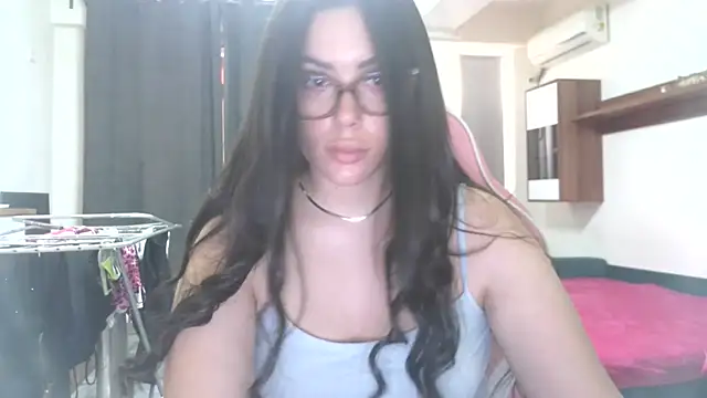 LovelyJulliette online show from June 20, 3:15 pm