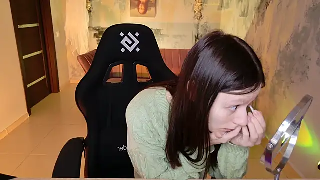 VeliraBraitberg online show from December 18, 5:04 am