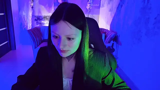 VeliraBraitberg online show from December 18, 8:09 am