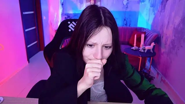 VeliraBraitberg online show from December 18, 2:17 pm