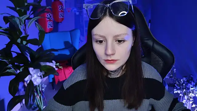 VeliraBraitberg online show from February 12, 8:06 am