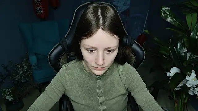 VeliraBraitberg online show from March 5, 5:07 am