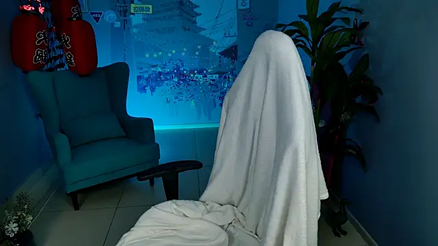 VeliraBraitberg online show from March 5, 1:18 pm