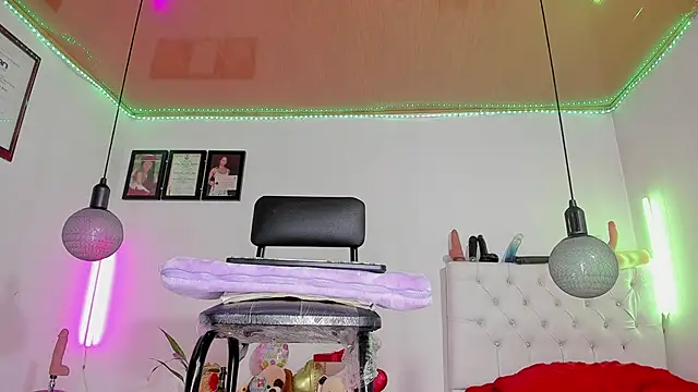 shannon kane  online show from March 1, 1:29 pm
