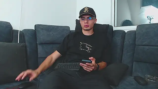 Stiven CL online show from February 25, 3:20 am