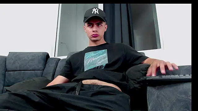 Stiven CL online show from September 18, 3:58 pm