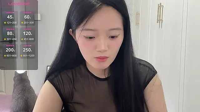 Snapshot of rose-u chatting on October 3, 1:57 am rose-u online show from October 3, 1:57 am