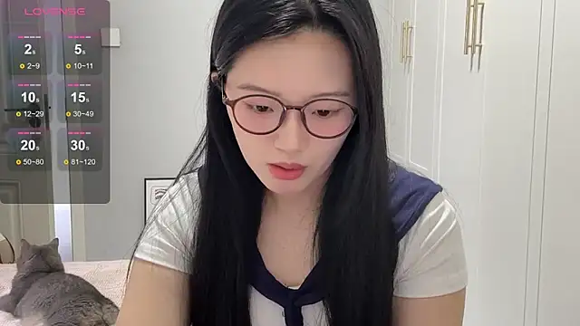 Snapshot of rose-u chatting on October 8, 2:31 am rose-u online show from October 8, 2:31 am