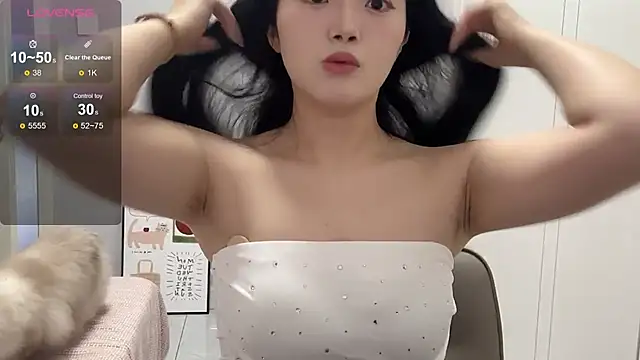 Snapshot of rose-u chatting on October 12, 2:10 am rose-u online show from October 12, 2:10 am