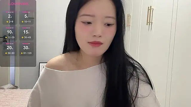 Snapshot of rose-u chatting on October 17, 2:04 am rose-u online show from October 17, 2:04 am