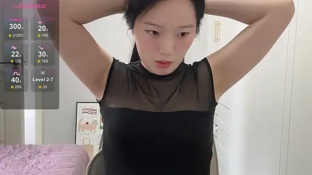 Snapshot of rose-u chatting on October 22, 1:17 am rose-u online show from October 22, 1:17 am