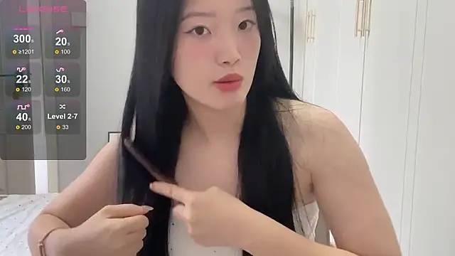 Snapshot of rose-u chatting on October 30, 1:29 am rose-u online show from October 30, 1:29 am