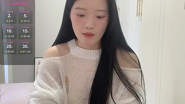 Snapshot of rose-u chatting on November 18, 2:06 am rose-u online show from November 18, 2:06 am