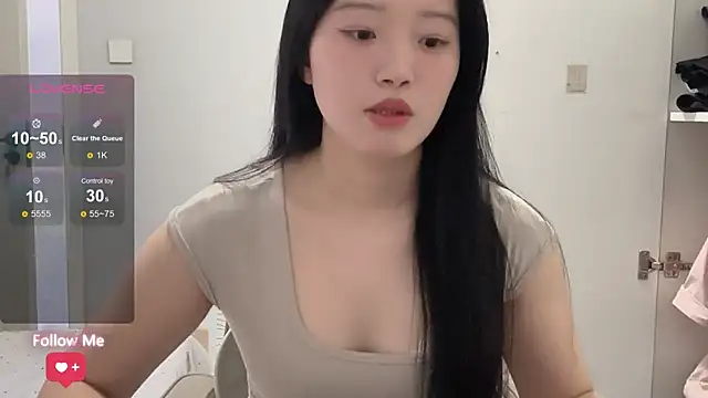 Snapshot of rose-u chatting on November 26, 1:17 am rose-u online show from November 26, 1:17 am