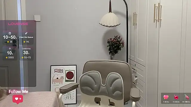 Snapshot of rose-u chatting on December 4, 1:15 am rose-u online show from December 4, 1:15 am