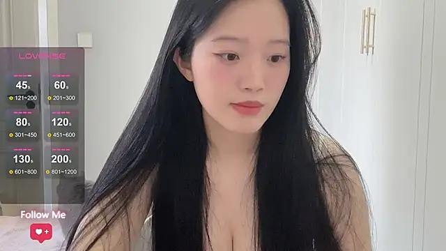 Snapshot of rose-u chatting on December 5, 1:25 am rose-u online show from December 5, 1:25 am