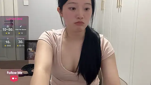 Snapshot of rose-u chatting on January 8, 1:57 pm rose-u online show from January 8, 1:57 pm