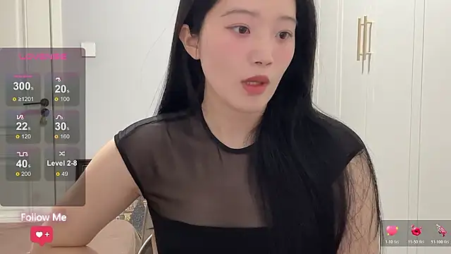 Snapshot of rose-u chatting on January 14, 1:55 am rose-u online show from January 14, 1:55 am