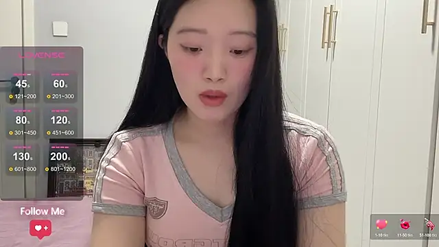 Snapshot of rose-u chatting on January 15, 1:43 am rose-u online show from January 15, 1:43 am