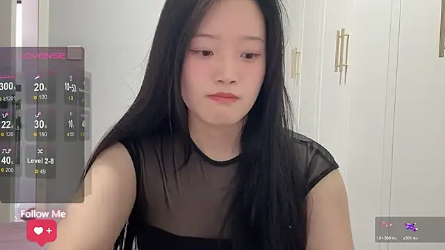 Snapshot of rose-u chatting on February 23, 1:25 am rose-u online show from February 23, 1:25 am