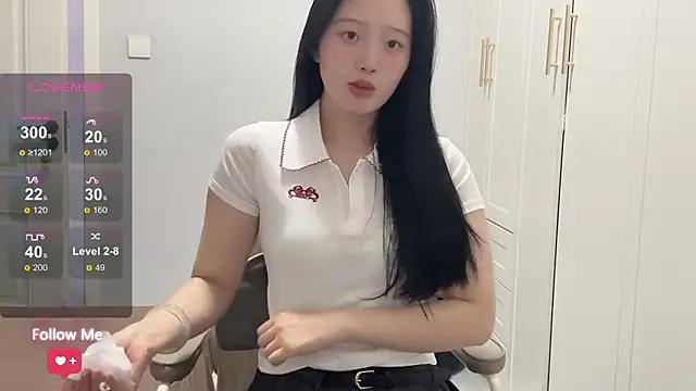 Snapshot of rose-u chatting on March 4, 1:44 am rose-u online show from March 4, 1:44 am