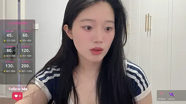 Snapshot of rose-u chatting on March 17, 1:32 am rose-u online show from March 17, 1:32 am