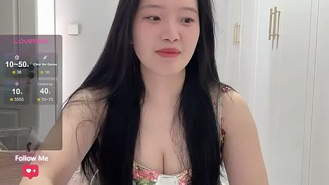 Snapshot of rose-u chatting on March 25, 1:00 am rose-u online show from March 25, 1:00 am