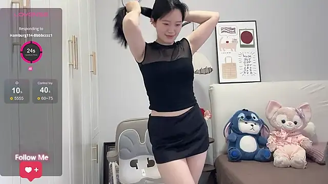 Snapshot of rose-u chatting on April 4, 1:37 am rose-u online show from April 4, 1:37 am