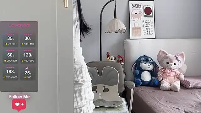 Snapshot of rose-u chatting on April 6, 1:36 am rose-u online show from April 6, 1:36 am