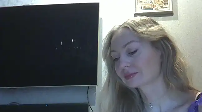 Snapshot of ZarinaSwift chatting on December 9, 4:45 am ZarinaSwift online show from December 9, 4:45 am