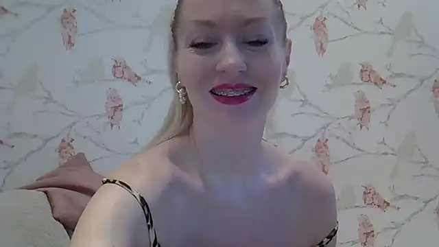 Snapshot of ZarinaSwift chatting on January 15, 4:47 am ZarinaSwift online show from January 15, 4:47 am