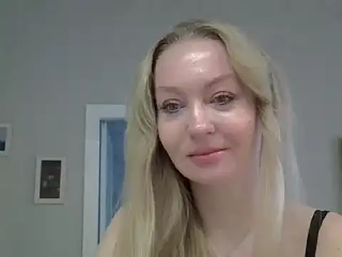 Snapshot of ZarinaSwift chatting on February 4, 4:48 am ZarinaSwift online show from February 4, 4:48 am