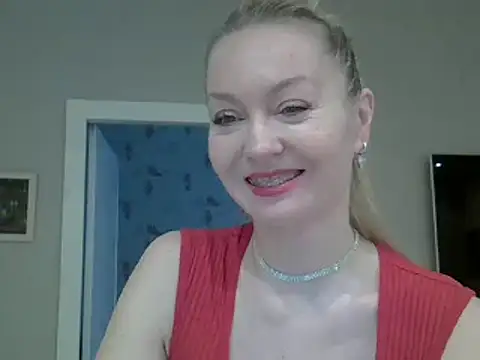 Snapshot of ZarinaSwift chatting on February 5, 4:48 am ZarinaSwift online show from February 5, 4:48 am