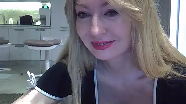 Snapshot of ZarinaSwift chatting on February 10, 4:52 am ZarinaSwift online show from February 10, 4:52 am