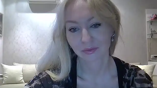 Snapshot of ZarinaSwift chatting on February 13, 4:43 am ZarinaSwift online show from February 13, 4:43 am
