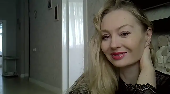 Snapshot of ZarinaSwift chatting on March 9, 8:18 am ZarinaSwift online show from March 9, 8:18 am