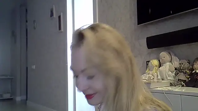 Snapshot of ZarinaSwift chatting on September 18, 4:25 am ZarinaSwift online show from September 18, 4:25 am