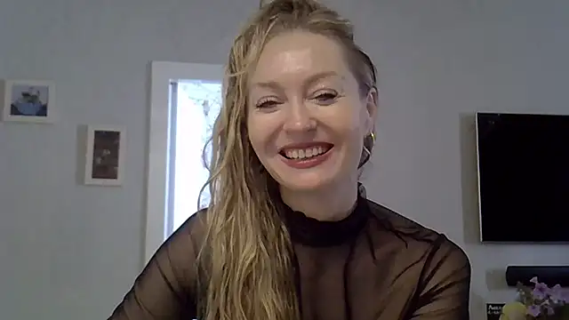 Snapshot of ZarinaSwift chatting on September 29, 4:39 am ZarinaSwift online show from September 29, 4:39 am