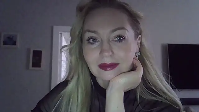 Snapshot of ZarinaSwift chatting on October 8, 4:32 am ZarinaSwift online show from October 8, 4:32 am